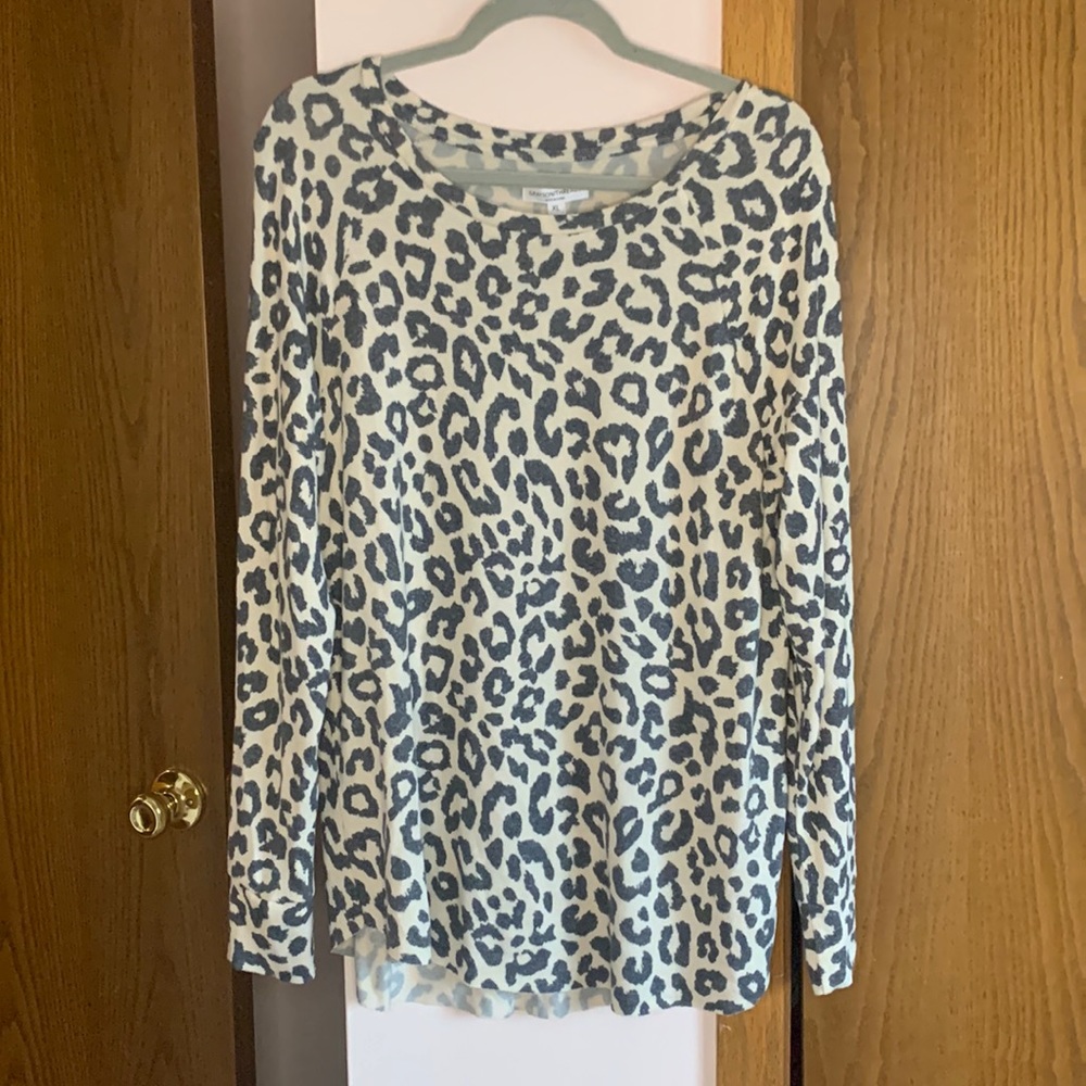 NWOT womens leopard super soft tunic sweater
